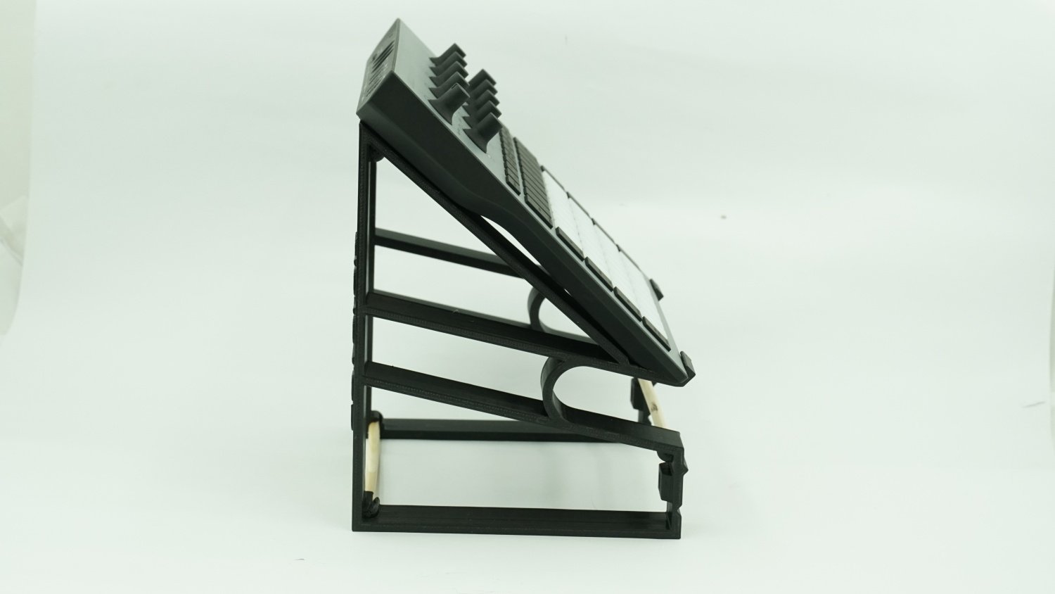 NOVATION DUAL CIRCUIT STAND - Image 8