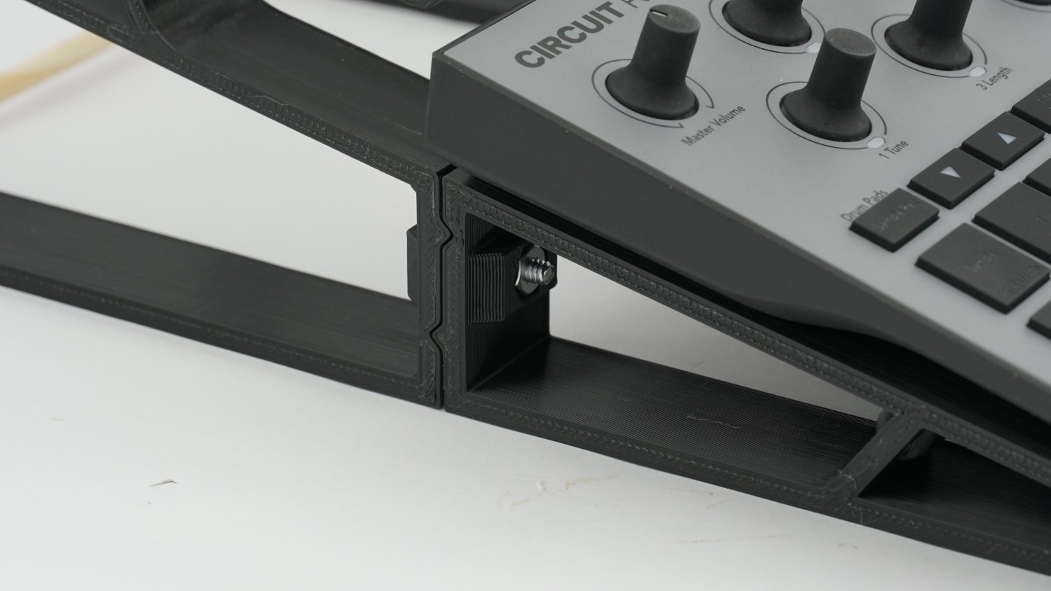 NOVATION DUAL CIRCUIT STAND - Image 11